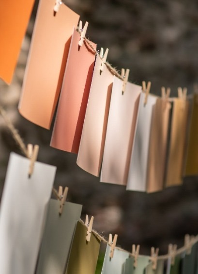 Aplats de couleurs de peinture chaudes et froides pour son intérieur